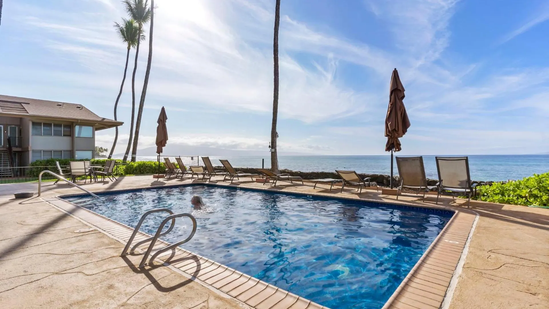 Modern Oceanfront Beach Hale Kai 1Bed Kahana United States