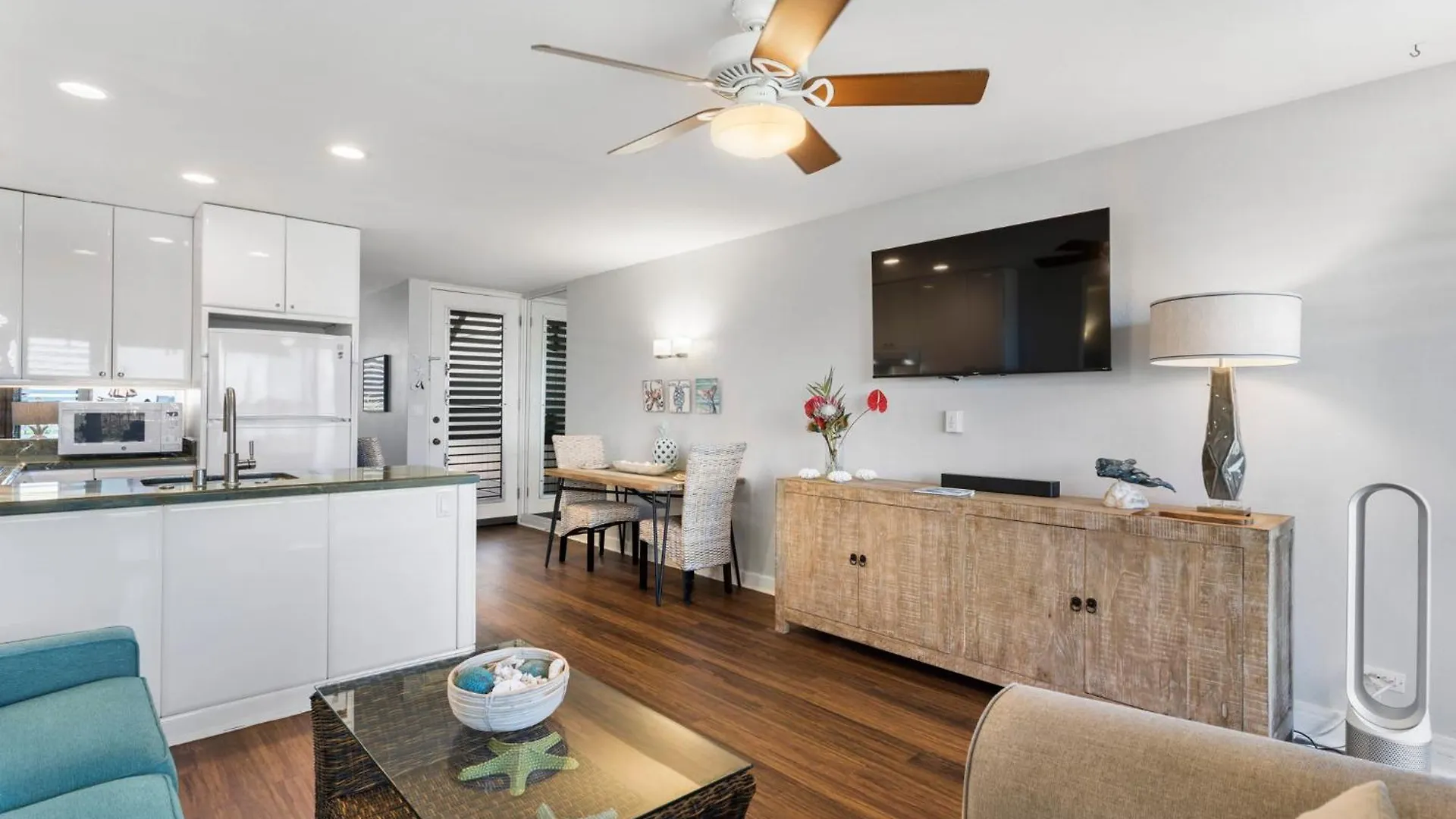 Modern Oceanfront Beach Hale Kai 1Bed Kahana Holiday home